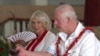 Raja Inggris Charles III dan Ratu Camilla berpartisipasi dalam upacara penyambutan ketika tiba di desa Moata di Apia, Samoa, pada 24 Oktober 2024. (Foto: Manaui Faulalo/Pool via AP)