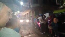 Salvadoreños saludan caravana del presidente electo Nayib Bukele