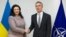 Іванна Климпуш-Цинцадзе і Єнс Столтенберґ у штаб-квартирі НАТО