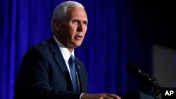 El vicepresidente de EE.UU., Mike Pence, dice que la administración Trump no enriquecerá al regimen cubano.