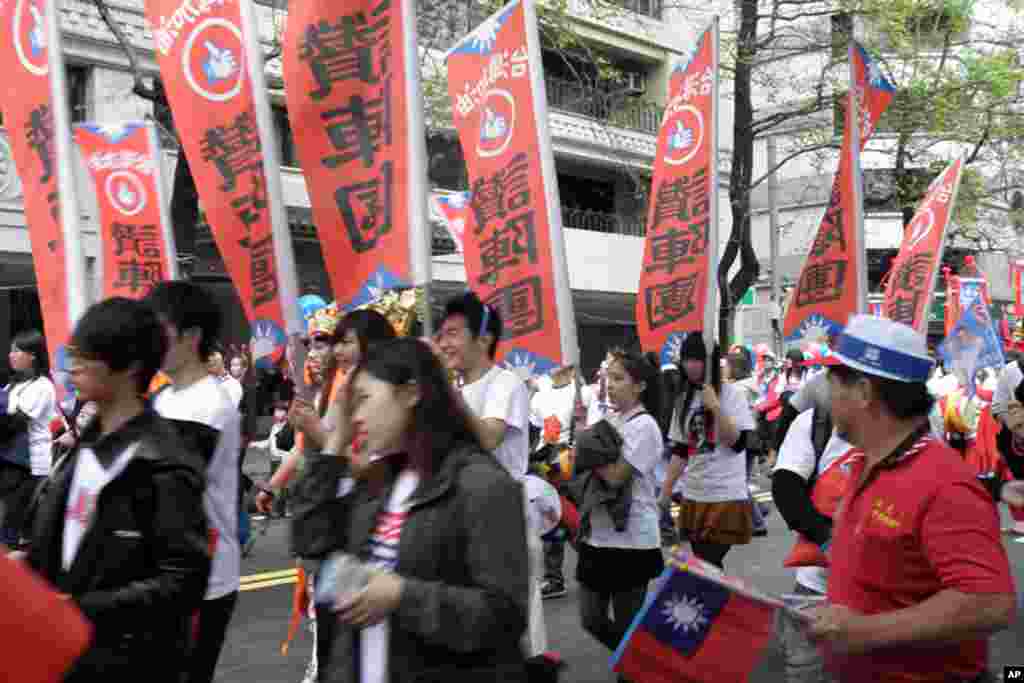 国民党1月8号在台北举行“为台湾赞出来”大游行(美国之音赵婉成拍摄)