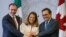 El canciller mexicano Luis Videgaray (izquierda), la canciller Chrystia Freeland de Canadá y el secretario de Economía de México, Ildefonso Guajardo posan para una foto durante una conferencia de prensa conjunta sobre las renegociaciones en curso del Tratado de Libre Comercio de América del Norte (TLCAN) en la Ciudad de México, Miércoles, 25 de julio de 2018. (AP Photo / Marco Ugarte)