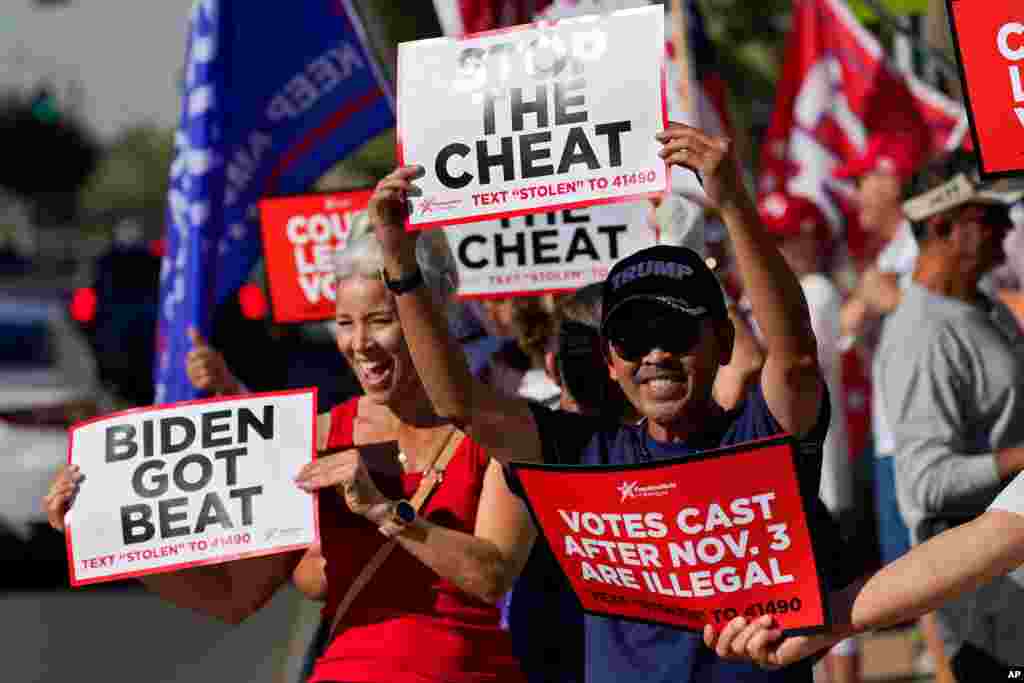애리조나 피닉스에서 공화당 대선 후도 도널드 트럼프 대통령 지지자들이 공정한 개표를 요구하는 시위를 했다. 