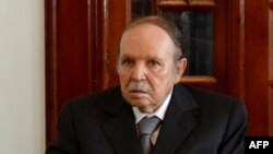 Tổng thống Algeria Abdelazi Bouteflika đắc cử cho nhiệm kỳ thứ tư tuy sức khỏe bị suy yếu.