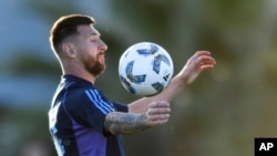 El delantero argentino Lionel Messi durante un entrenamiento de la selección, el martes 14 de noviembre de 2023, en Buenos Aires. 