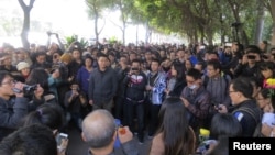 Demonstrators gather along a street near the headquarters of Southern Weekly newspaper in Guangzhou, Guangdong province, January 7, 2013.