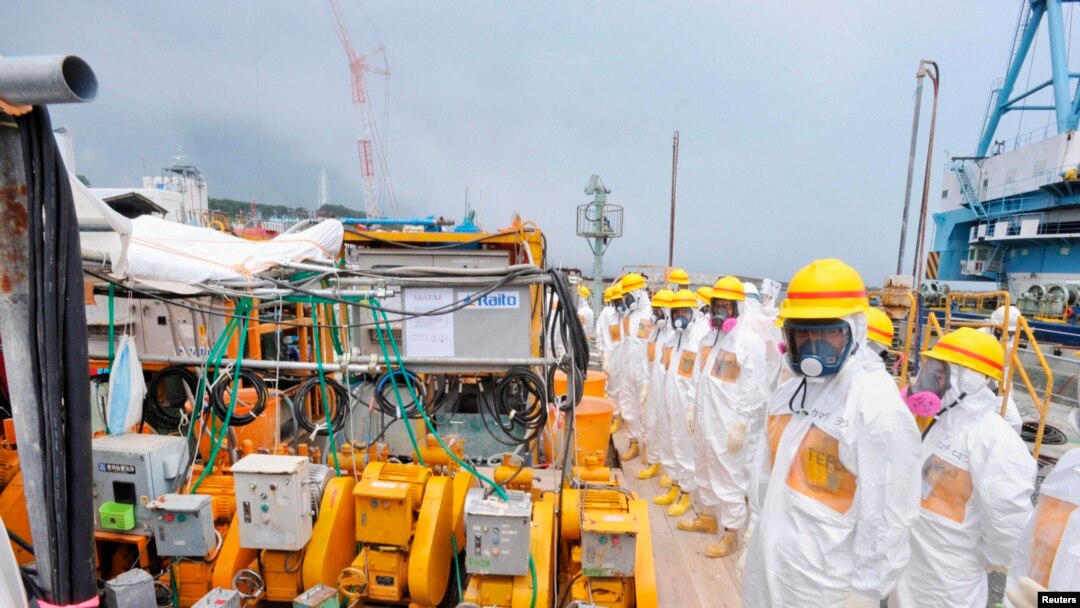 Ủy ban quận Fukushima thanh tra địa điểm xây dựng rào chắn ngăn nước nhiễm xạ chảy vào biển