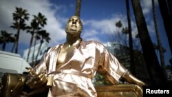 Une statue de Harvey Weinstein sur Hollywood Boulevard, Los Angeles, États-Unis, le 1er mars 2018.