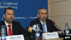 Dalibor Jevtić, savetnik gradonačelnika opštine Štrpce i Nebojša Perić, član opštinske popisne komisije u opštini Gračanica učestvuju na debati u Medija centru u Čaglavici