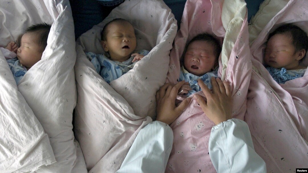 Bayi-bayi yang baru lahir di rumah sakit Huai'an, provinsi Jiangsu, China timur (foto: ilustrasi). Angka kelahiran di China menurun dengan cepat dalam lima tahun terakhir. 