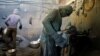 Un hombre trabaja en la confección de utensilios de cocina en una fábrica en Nicaragua. Marzo, 12 de 219. REUTERS/Oswaldo Rivas