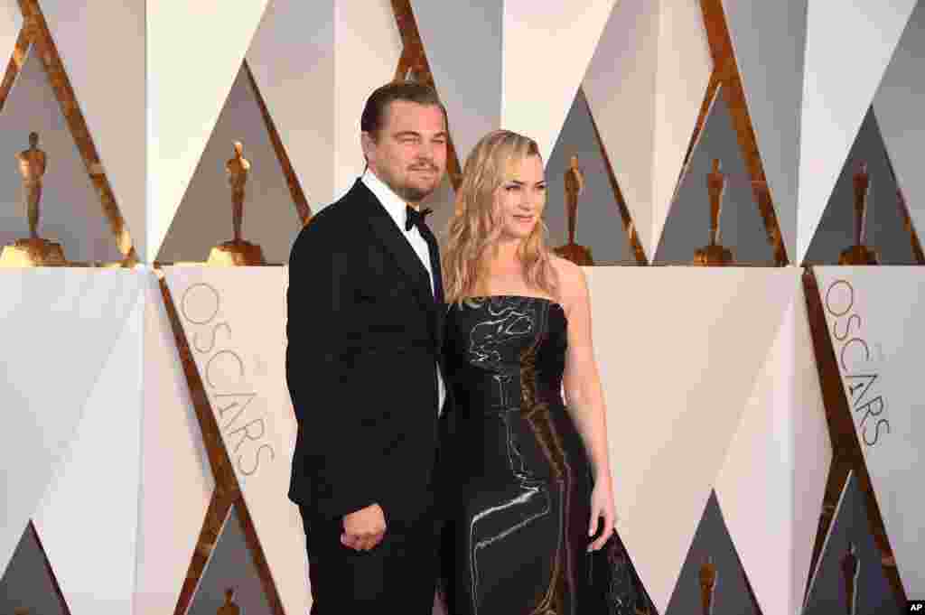 Leonardo DiCaprio, kiri, dan Kate Winslet tiba di Oscars pada 28 Februari 2016, di Dolby Theatre, Los Angeles.