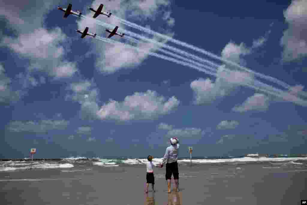 Israelis watch an air show during Independence Day in Tel Aviv.