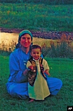 Maryam Kabeer Faye with son, Issa, in New Mexico in 1989