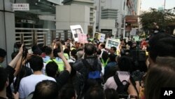 香港團體和人士抗議北京拘押艾未未