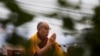 សម្តេច​ ដាឡៃ​ ឡាម៉ា ​បួងសួង​នៅក្នុង​ពិធី​គម្រប់ខួប​នៃ​ការសុគត​របស់​សង្ឃ​ Lama Tsongkhapa ​ដែល​ពិធីនោះ​ធ្វើ​នៅ​ទីក្រុង​ ញូវ ​ដេលី ​(New Delhi) ​ប្រទេស​ឥណ្ឌា ​កាលពី​ថ្ងៃទី​១៦ ​ខែធ្នូ​ ឆ្នាំ២០១៤។