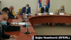 Sastanak političkih stranaka Republike Srpske na kom je odlučeno o istupanju iz institucija BiH (Foto: RSE/Gojko Veselinović)