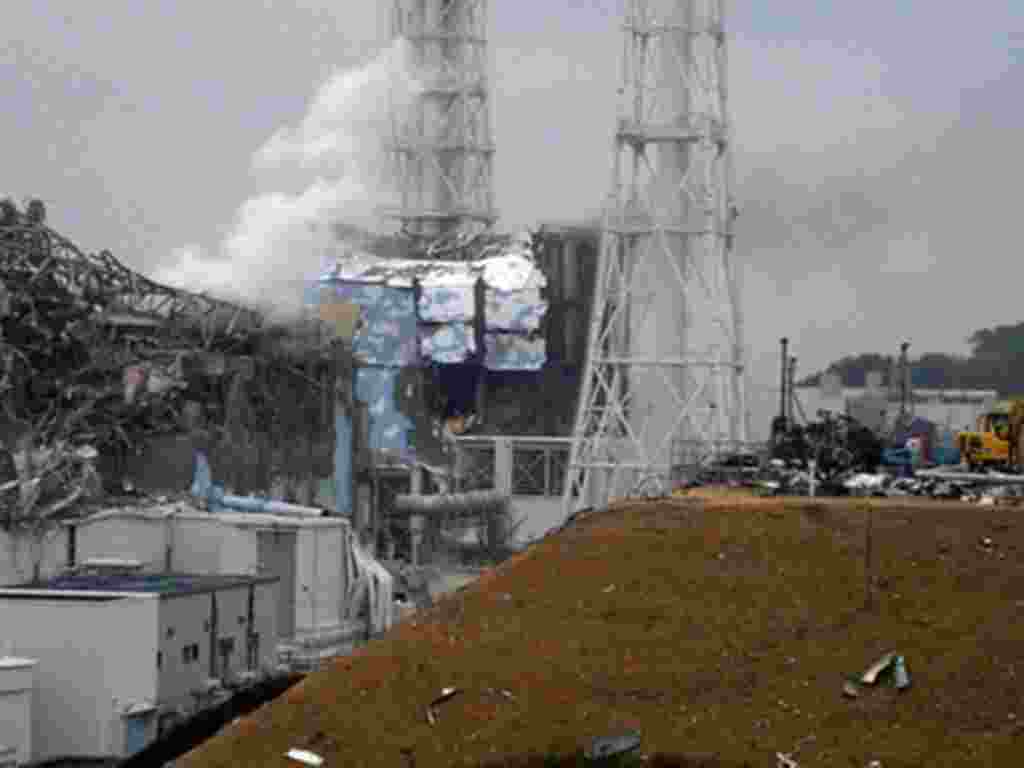 El daño provocado en el tercer y cuarto reactores de Fukushima.