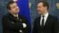 Russia's Prime Minister Dmitry Medvedev (R) and his Serbian counterpart Ivica Dacic attend a signing ceremony outside Moscow, Apr. 10, 2013.