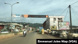 Visage de ville morte à Bamenda, où les activités économiques de l’avenue commerciale sont paralysées pendant 5 jours, Cameroun, le 20 mai 2018. (VOA/Emmanuel Jules Ntap)