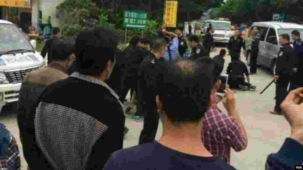 阳春市春湾镇自由管理区村民连续多日抗议