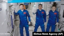 资料照片：中国三名航天局抵达中国空间站（2021年10月16日）