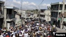 Manifestants répondant à l'appel de groupes d'opposition, Port-au-Prince, Haiti, le 12 février 2016.(REUTERS/Andres Martinez Casares 