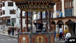 སྟོབས་ཆེན་རྒྱལ་ཁབ་ཟུང་གི་བར་དུ་ཚུད་པའི་འབྲུག་ཡུལ།