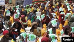 Internally displaced women wait to receive relief food from a distribution center in Hodon district in the south of Somalia's capital Mogadishu. (file photo).