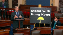 在参议院全院即将无异议通过《香港人权与民主法案》之际，俄勒冈州民主党联邦参议员默克里(Jeff Merkley)在院会发表演说。（2019年11月19日）