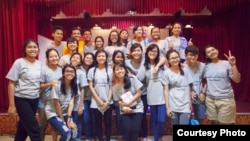 In this group photo, Yem Sovannry inspired other students to reach their potential at "CCF Youth Talk." (Photo (Courtesy: Cambodian Children’s Fund)