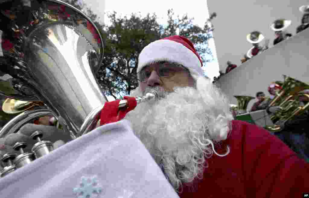 Санта Клаус с трубой (Даллас)