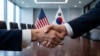 국의 한반도 전문가들이 한국의 대미 투자 확대와 미국 기업에 대한 규제 문제 해결을 촉구했다.