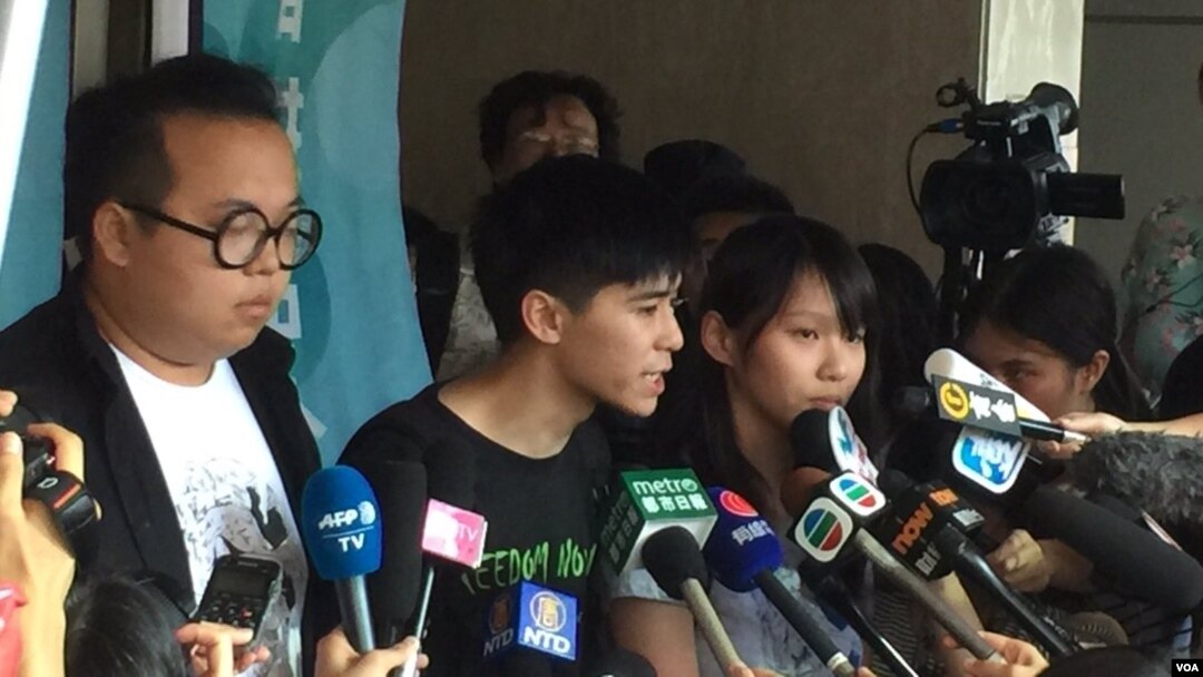 Tiga aktivis: Joshua Wong, Nathan Law dan Alex Chow dijatuhi hukuman penjara di Hong Kong, Kamis (17/8). 