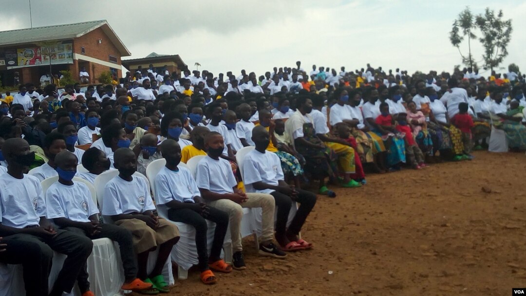 Abanyarwanda batahutse bavuye muri Kongo bari mu nkambi ya Nyarushishi mu burengerazuba bw'u Rwanda basezerewe.