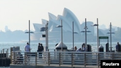 Khói từ đám cháy bao trùm Nhà hát Opera Sydney ở Sydney, 12/11/2019. 