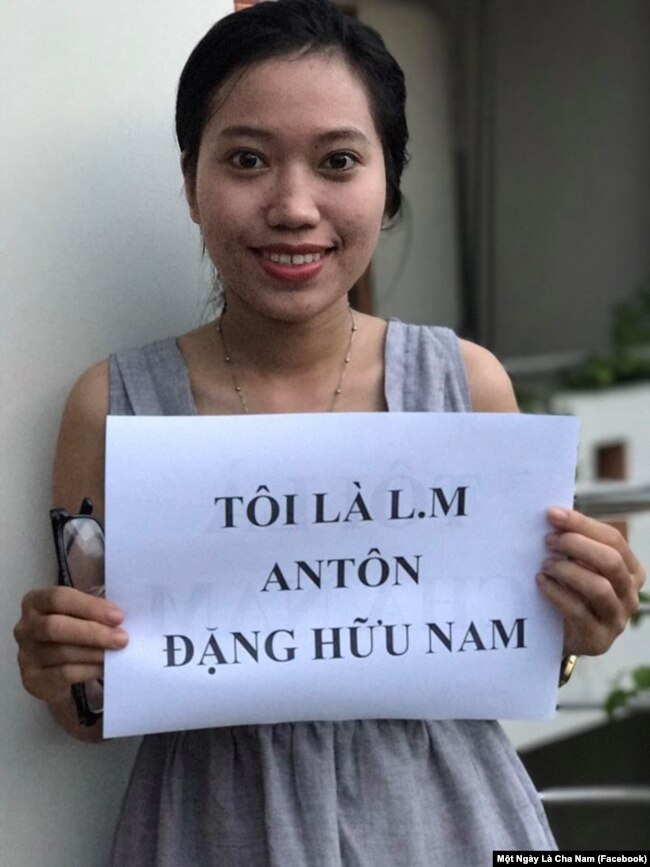 Hồng Ngọc phản đối hành động "đấu tố" bằng cách tham gia vào trang mạng Facebook "Một Ngày Là Cha Nam".