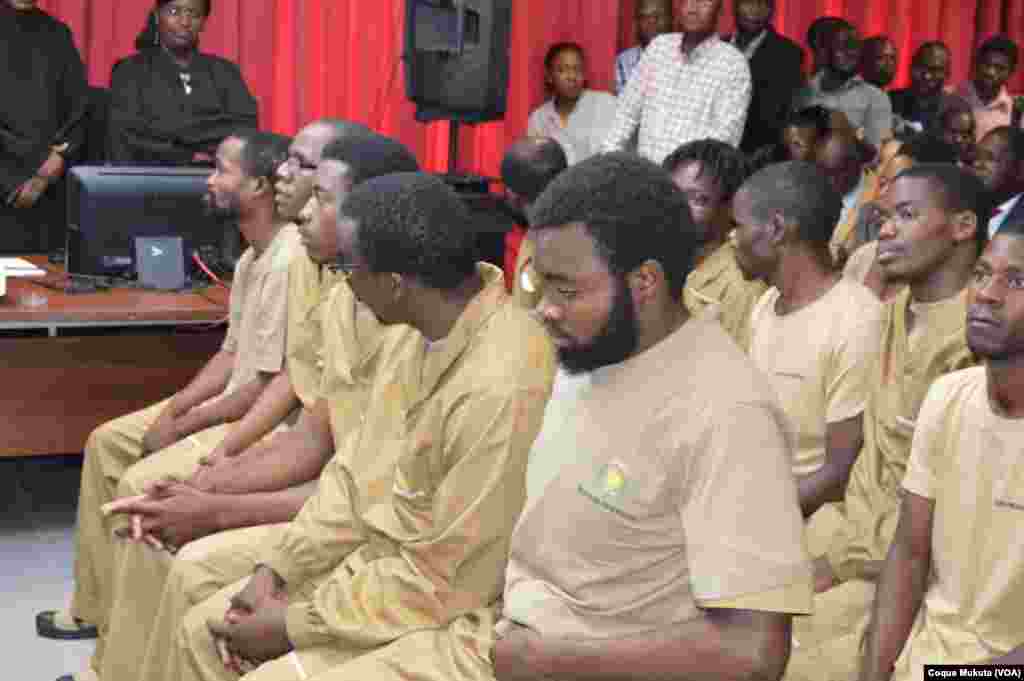 Activistas angolanos em tribunal no primeiro dia de julgamento em Luanda. Angola, Nov 16, 2015