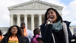 Una protesta frente a la Corte Suprema de Estados Unidos en Washington, el 8 de noviembre del 2019. (AP Photo/Susan Walsh)