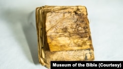 دغه کتاب چې د عبري ژبې د لیک دود په یوه تر ټولو لرغونی بڼه لیکل شوی، لرغونتوب یې ۱۳۰۰ کاله ته رسېږي، په متنونو کې یې د یهودانو د سهار لمونځونه، مقدس شعرونه او د فصحې هګادا د اختر دعاګانې شاملې دي.