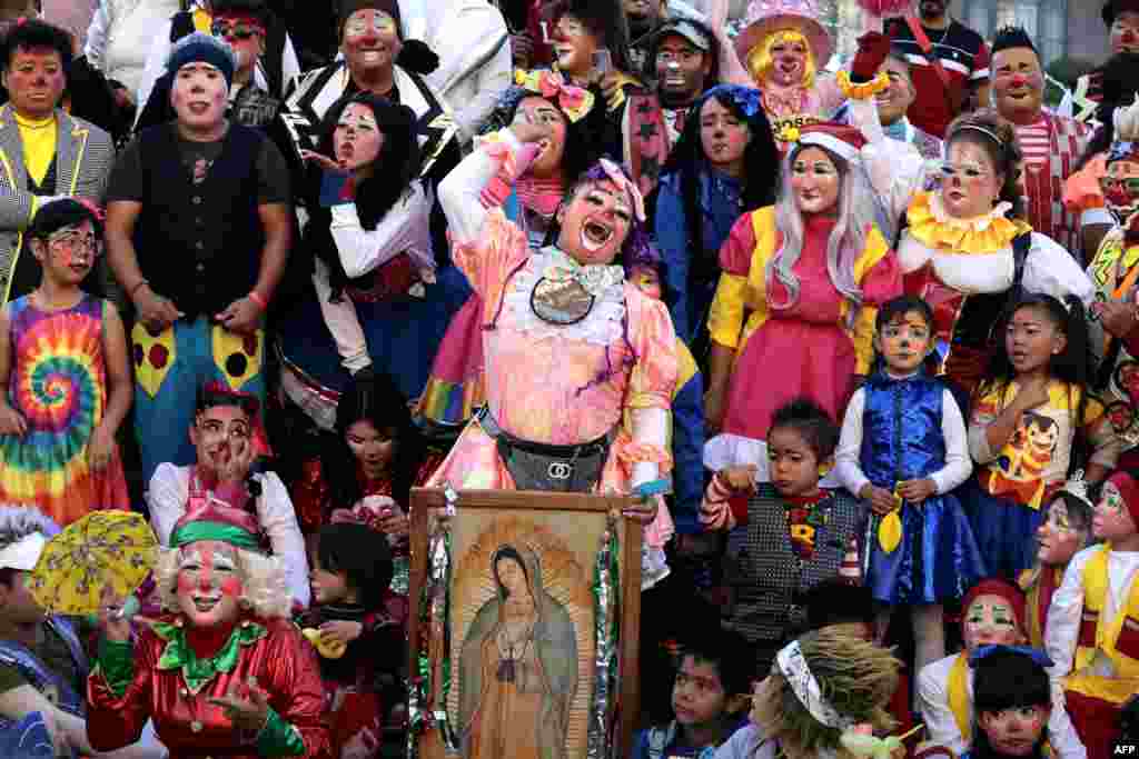 El día de la también llamada virgen del Tepeyac constituye la mayor celebración religiosa de México, con millones de personas peregrinando desde todos los rincones del país y otros países, especialmente latinoamericanos, hacia la Basílica de Guadalupe en Ciudad de México.