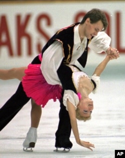 FILE - Evgenia Shishkova and Vadim Naumov of Russia perform during free skating in the pairs event of the NHK Trophy International Figure Skating Competition at Nagoya, Japan, on Dec. 9, 1995.