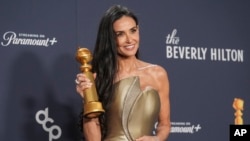 Demi Moore, gençliğini arayan solgun bir aktrisin hikayesini anlatan “The Substance” filmindeki başrolüyle müzikal ya da komedi dalında en iyi kadın oyuncu ödülünü kazandı.