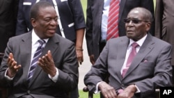 FILE: Emmerson Mnangagwa and then Zimbabwean President Robert Mugabe after the swearing in ceremony at State House in Harare, Friday, Dec, 12, 2014. (AP Photo/Tsvangirayi Mukwazhi)