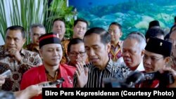 Presiden Joko Widodo di Manado, Sulawesi Utara Rabu, 15 November 2017. Presiden Jokowi menanggapi pertanyaan wartawan mengenai kasus e-ktp dengan tersangka ketua DPR Setya Novanto. (Fpto: Biro Pers Kepresidenan)