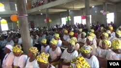 Christians are seen at a Presbyterian church Buea in Buea, southwestern Cameroon, Dec. 25, 2019. (Moki Edwin Kindzeka/VOA)