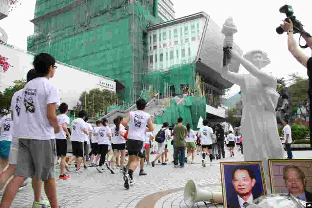 港人悼念胡耀邦与方励之 决心平反六四