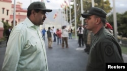 El presidente venezolano, Nicolás Maduro, recibió el apoyo incondicional de su ministro de Defensa, Vladimir Padrino, durante acto realizado en el cuartel 4F de Caracas.