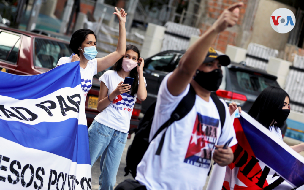 Miembros de la comunidad cubana protestan desde Bogotá, Colombia. Noviembre 15 de 2021. Foto: Reuters