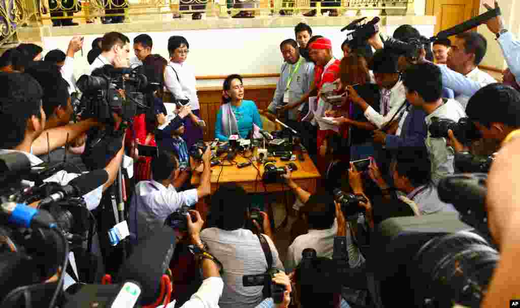 Myanmar Opposition Leader Aung San Suu Kyi talks to journalists during a press briefing at parliament building Tuesday, Aug 18, 2015, in Naypyitaw, Myanmar. Parliament has reopened for its final session before Myanmar&#39;s nationwide election, with a spotlight on the influential speaker following his violent ouster as head of the military-backed ruling party. (AP Photo/Khin Maung Win)